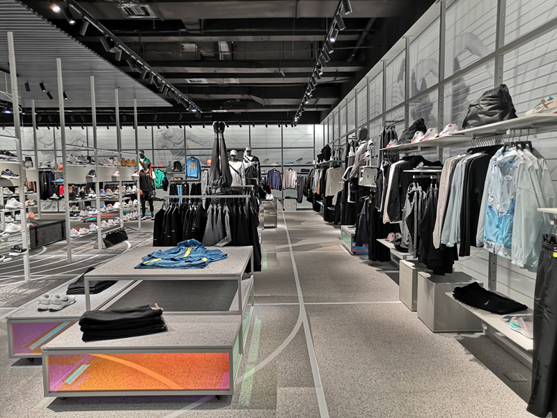 洛陽(yáng)中州路王府井耐克店